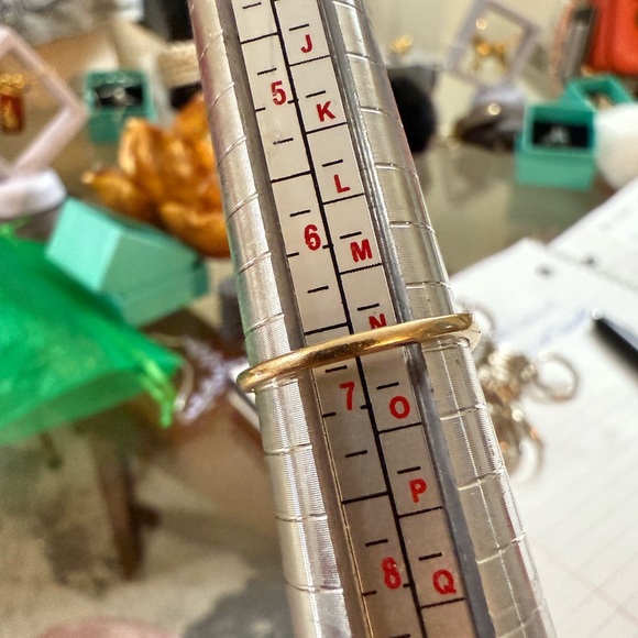 VINTAGE DESIGNER LGL 10K GOLD TRILLION CUT TOPAZ CREATED 
DIAMOND WAVE BAND
RING - Picture 7 of 9